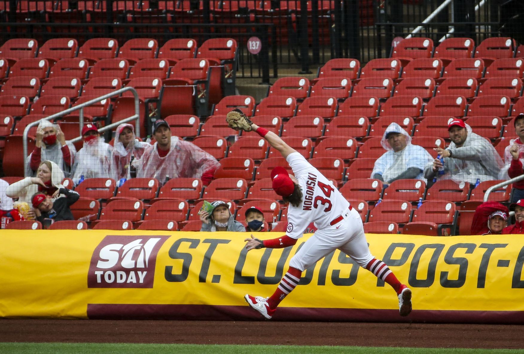 Cardinals welcome fans for 2021 home opener